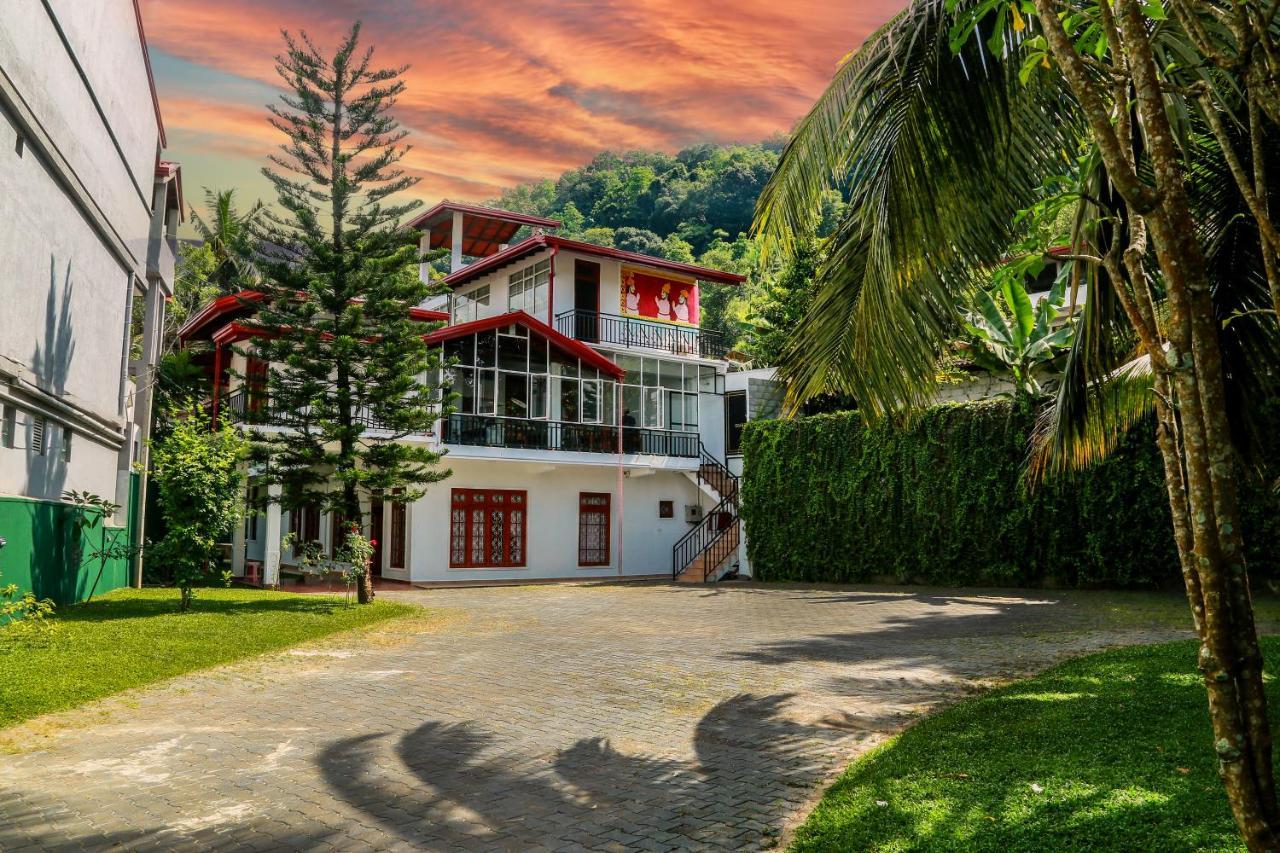 קנדי Queens Lodge מראה חיצוני תמונה